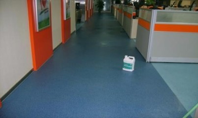 廣州六榕醫院PVC地板打蠟翻新與防劃黑護理指南